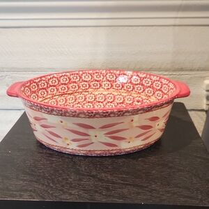 EUC Temp-Tations By Tara 1.5 Qt. Cranberry and White Ceramic Baking Dish